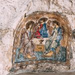 “Si realmente me has brindado tu amistad, dígnate, Señor, a caminar en medio de nosotros” Icon depicting the Holy Trinity in the Ostrog monastery. Montenegro
